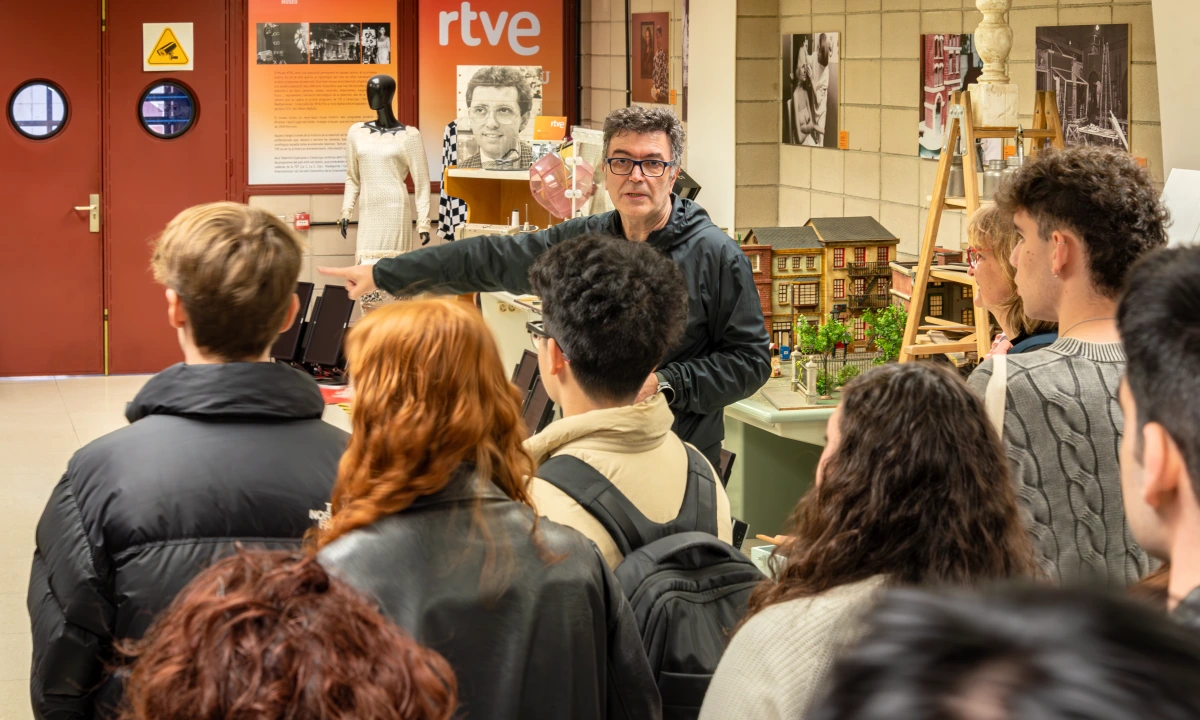Nicolás Albéndiz desvela la memoria viva del medio en el Museo de la Radio y la Televisión.